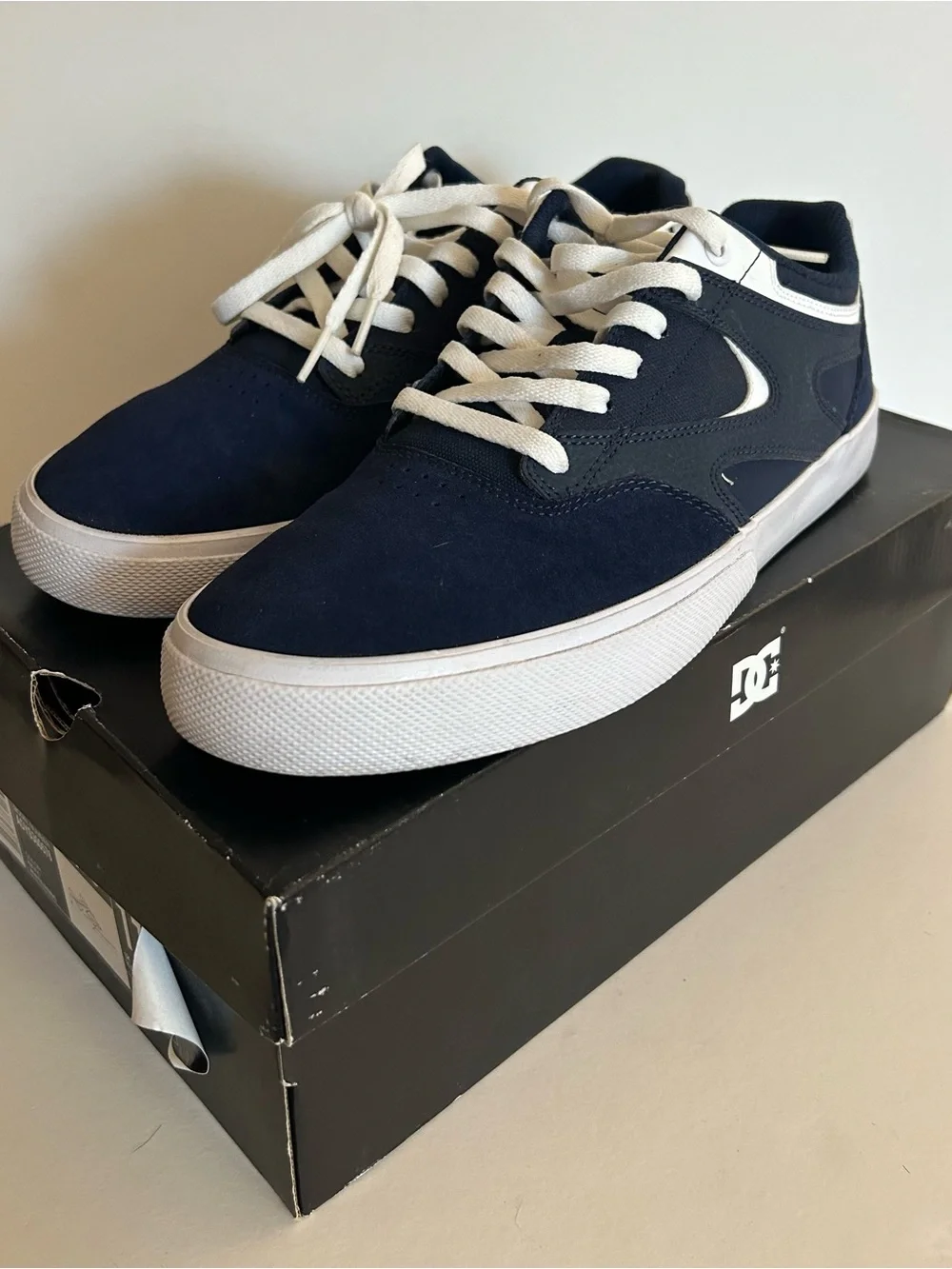 DC Kalis Vulc S Navy and White Low-Top Skate Sneakers
